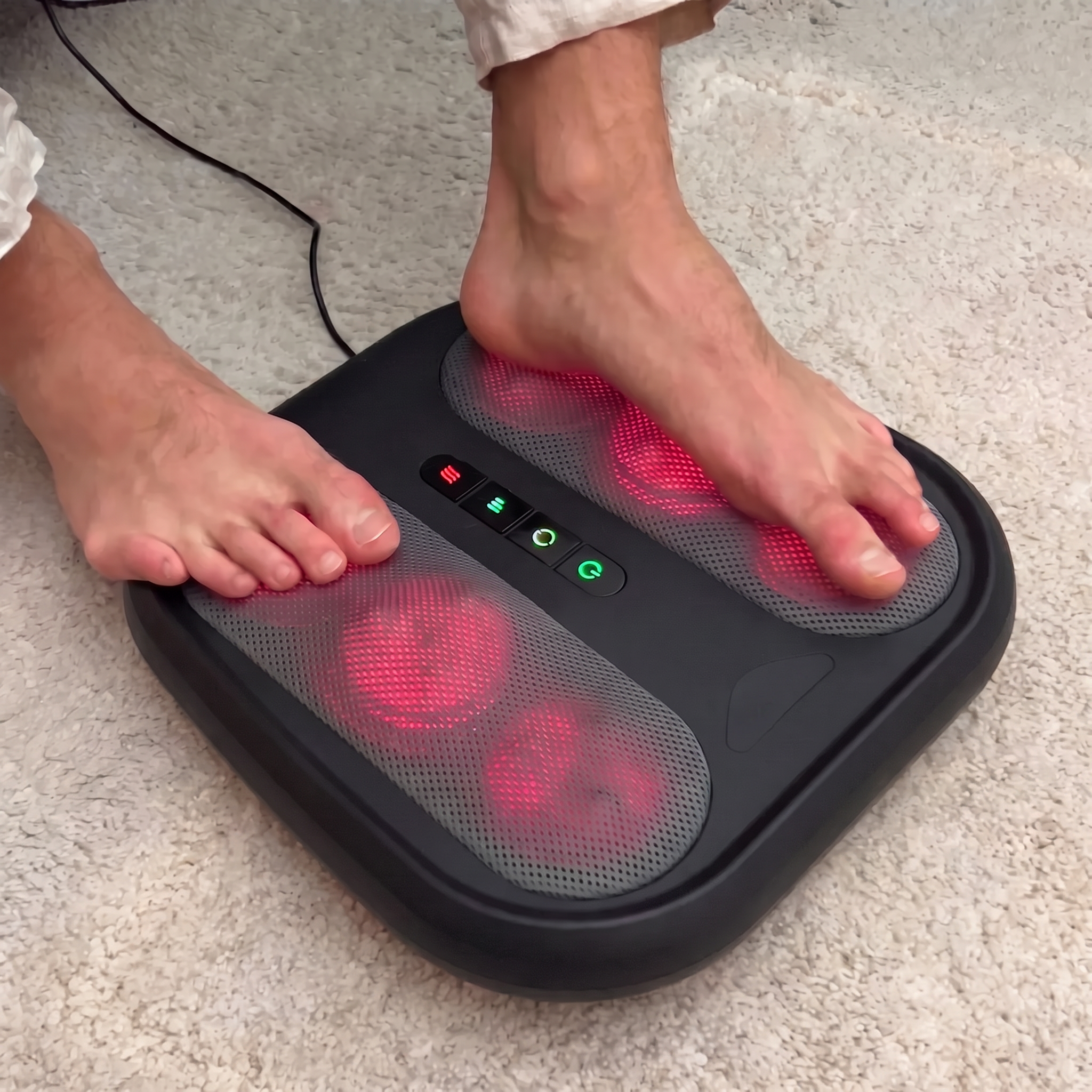 Close-up of Fodlux Pro in use with heat and speed indicators lit