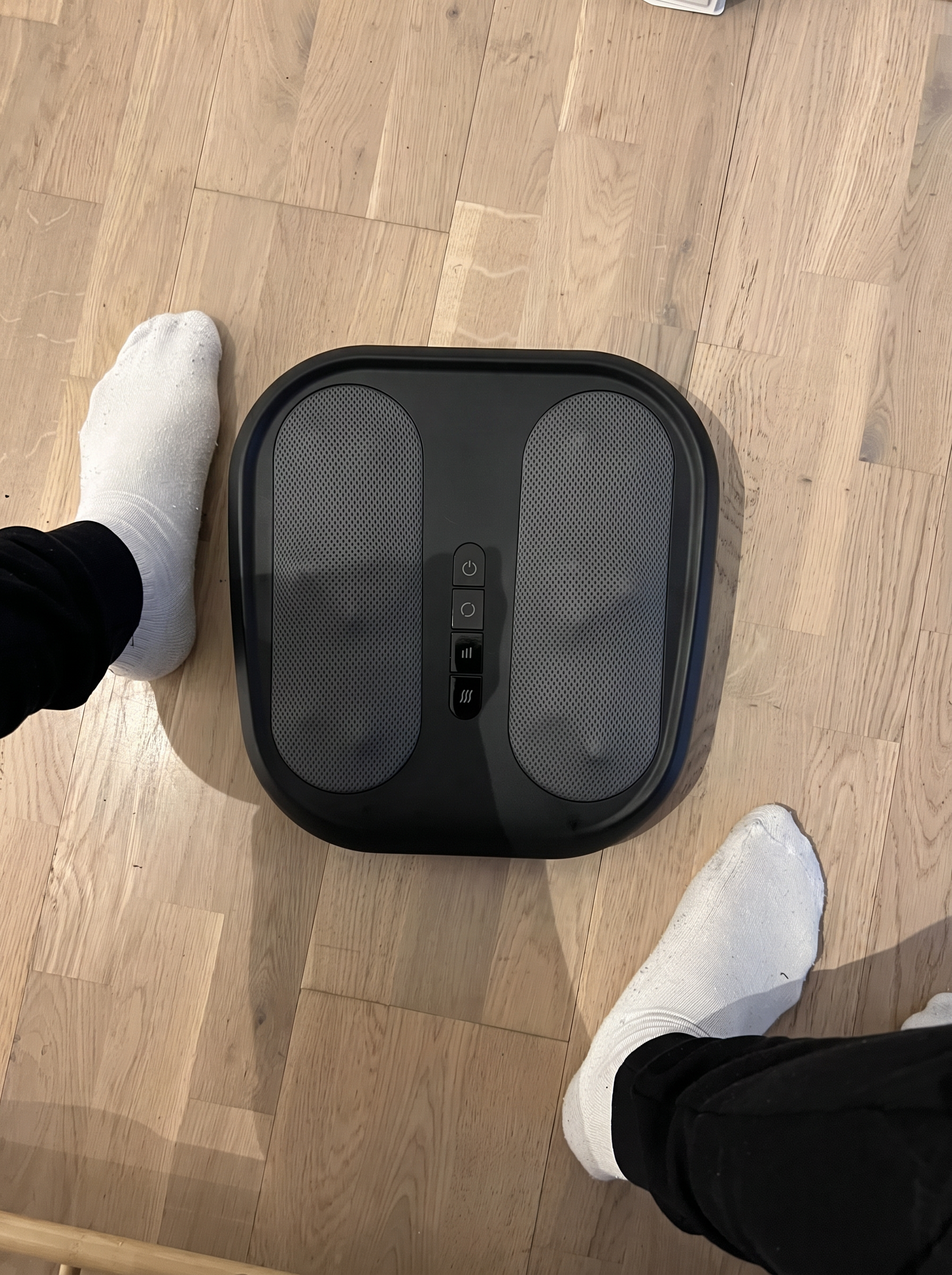 Fodlux Pro on the floor with the owner's feet beside it